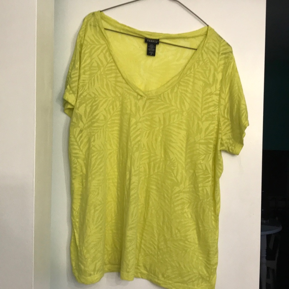 Yellow tee, torrid size 2